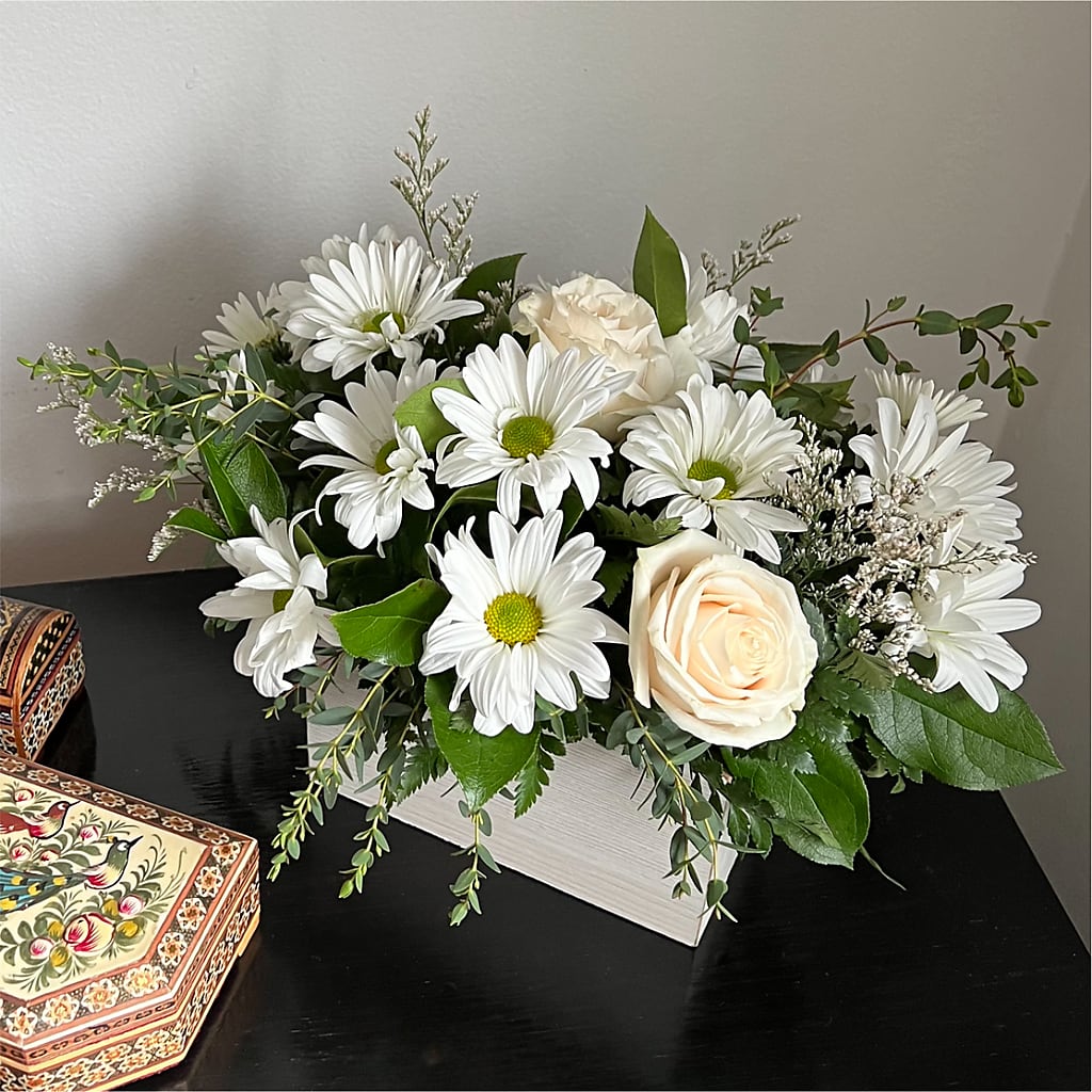 Fresh Linen Box Bouquet – ANDREW'S FLOWERS, Beaverton OR